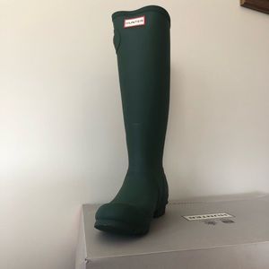 HUNTER ORIG. TALL RAIN BOOTS. SIZE 11. GREEN MATTE